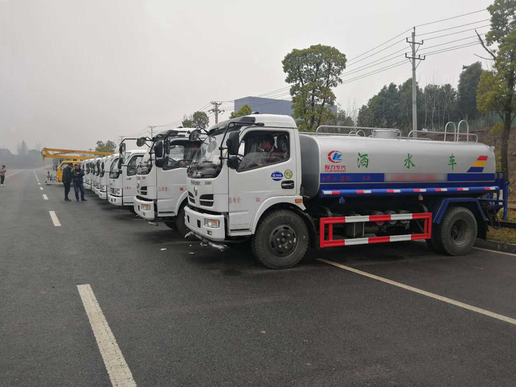江西上饒高總訂購程力10臺灑水車，1臺高空，1臺路面
